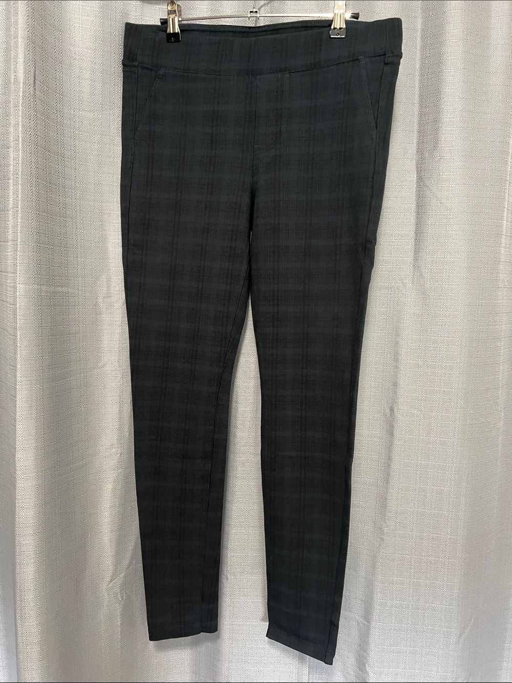 Liverpool Women's Skinny Plaid Pants in Black and Dark Grey
